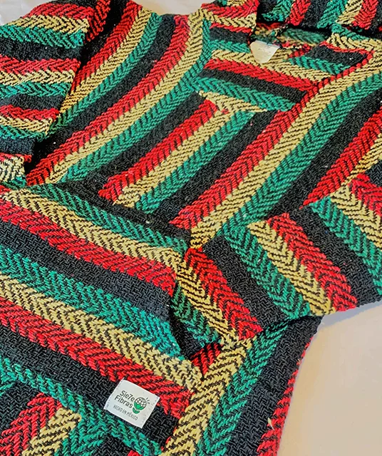 Sudadera estilo mexicano con colores rastas